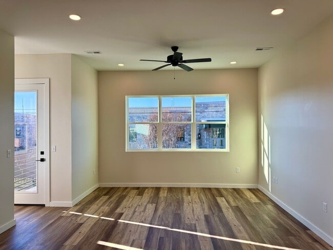 Building Photo - 1865 Zeta Way