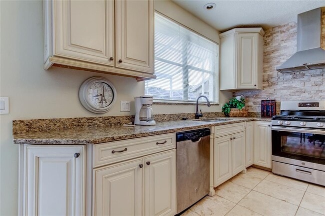 Building Photo - 9401 Woodbay Dr