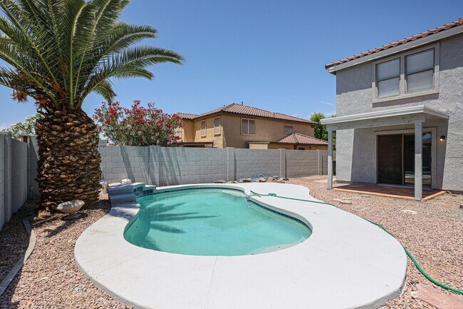Building Photo - Amazing 5 bedrooms and bathrooms in one of the best school districts!