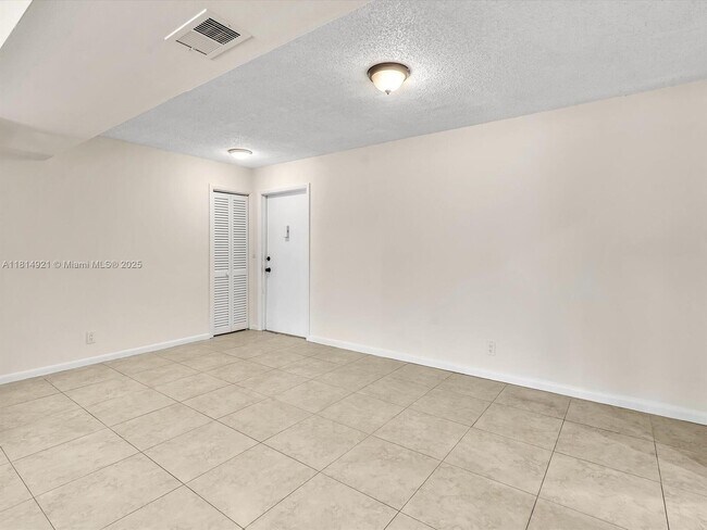 Building Photo - 614 NW 13th St