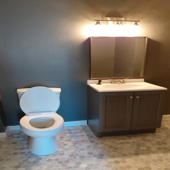 Building Photo - 1114 E 77th St