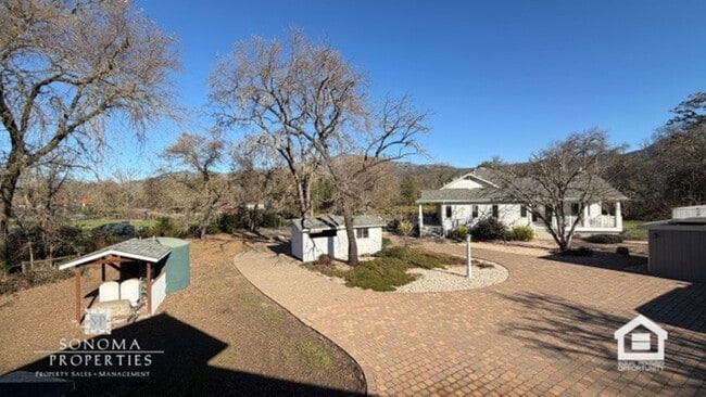 Building Photo - Charming 1-Bedroom Over-Garage Apartment in Kenwood