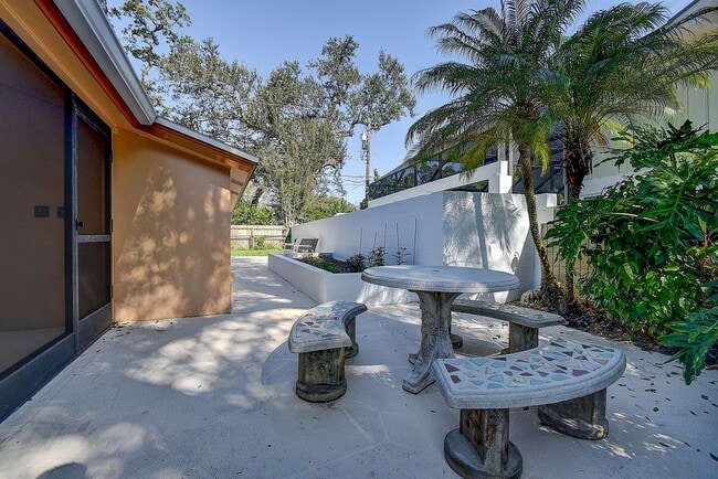Building Photo - 1247 Monticello Blvd N