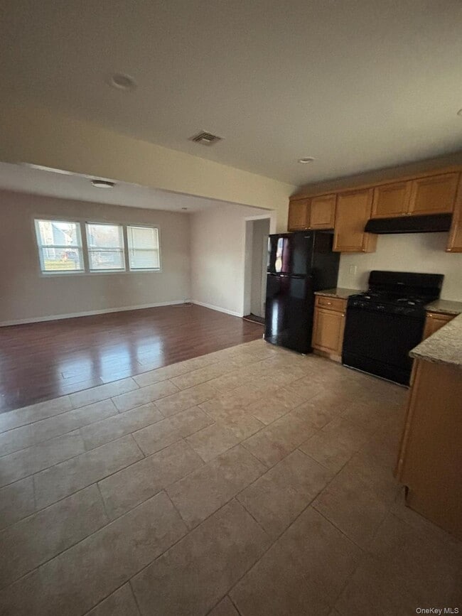 Building Photo - 202 Clark St