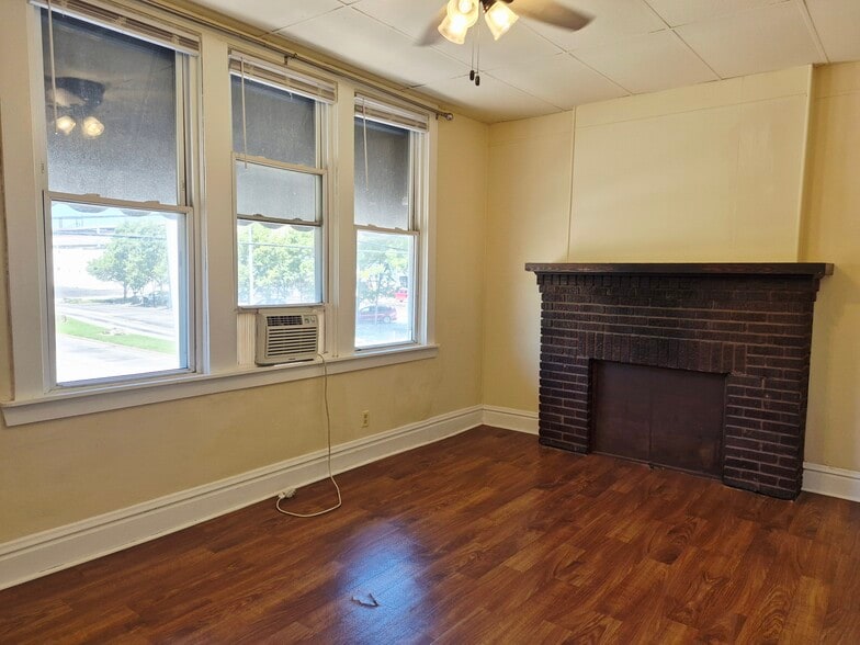 Building Photo - 212 20th St