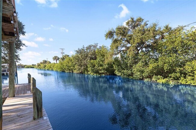 Building Photo - 8825 Oak St