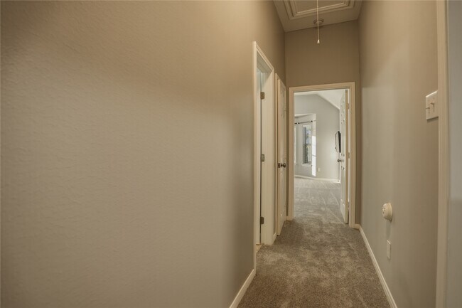 Building Photo - 2302 Marblecrest Ln