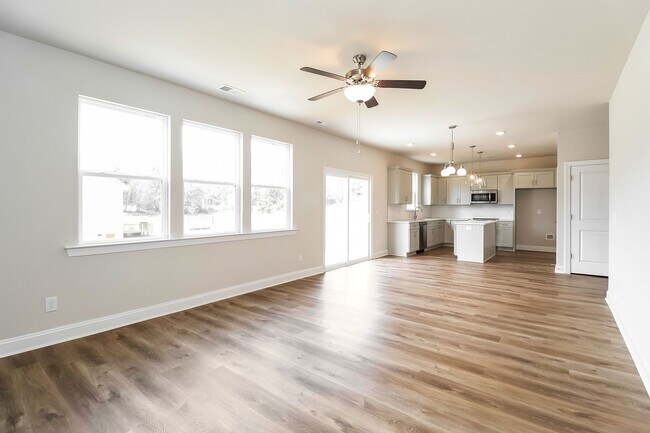 Building Photo - Beautiful 4BR 2.5BA Home w/ Full Appliance Kitchen • Garage Parking •