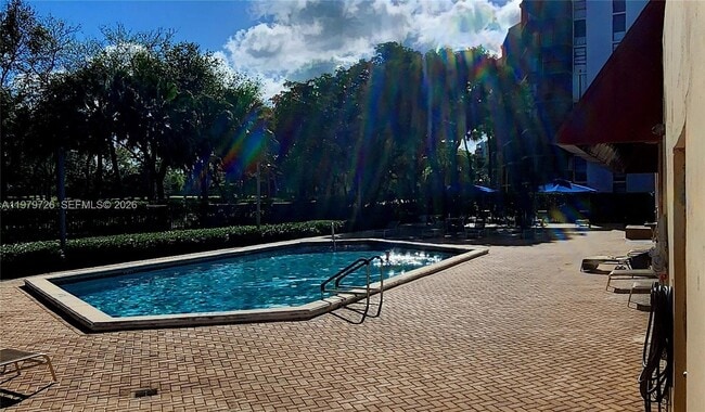 Building Photo - 3301 N Country Club Dr