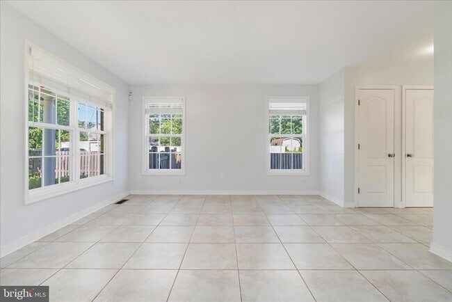 Building Photo - 132A Pineview Ave