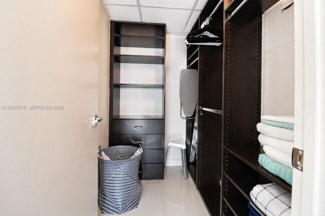 Building Photo - 465 Brickell Ave