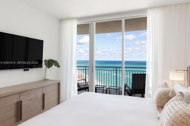Building Photo - 17375 Collins Ave