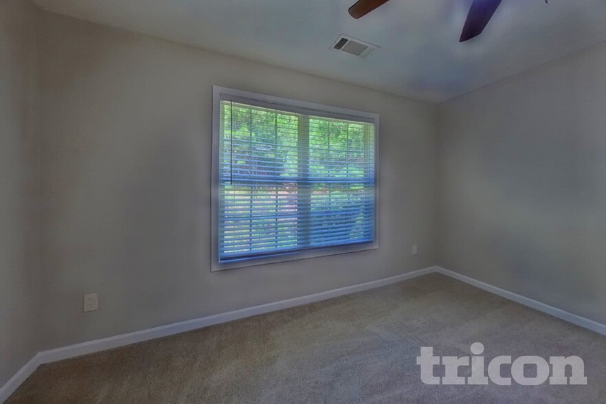 Building Photo - 315 Avonlea Dr