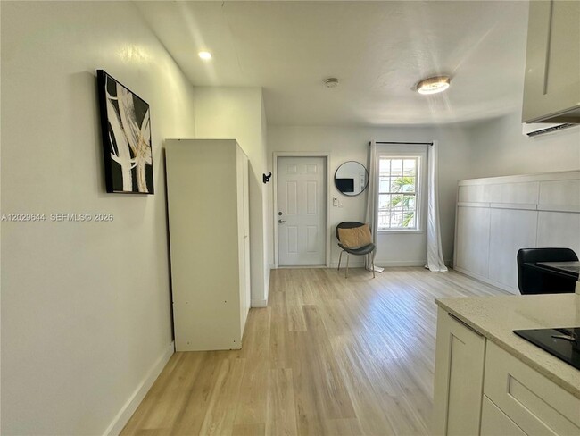Building Photo - 415 75th St