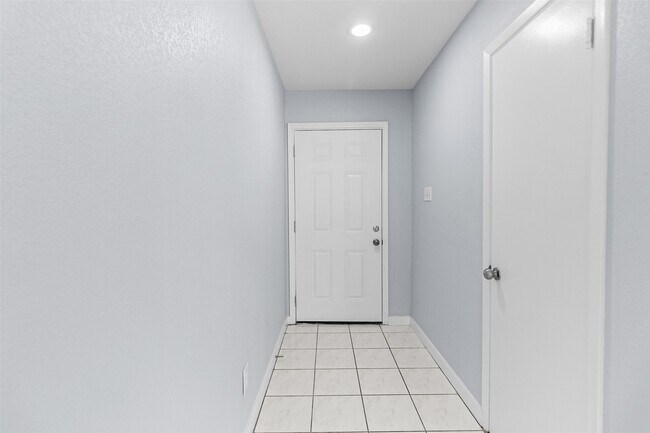 Building Photo - 9002 Bunny Run Dr