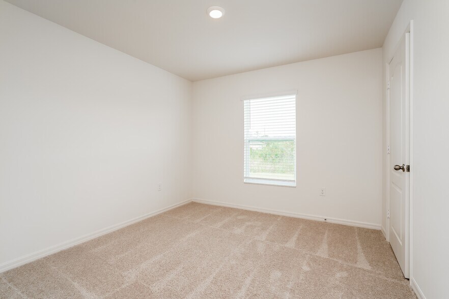 Building Photo - 166 Blackstone Dr