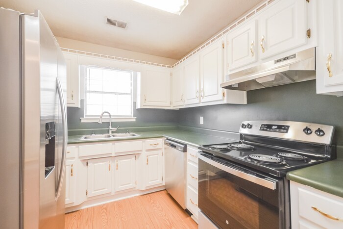 Building Photo - 135 Branchwood Dr