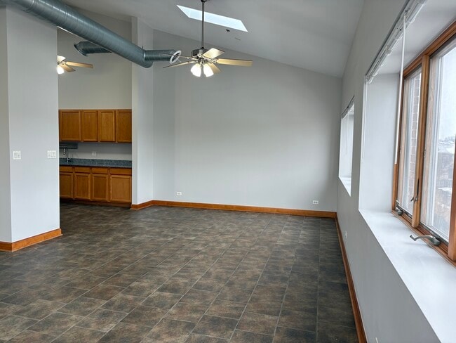 Building Photo - 16649 Oak Park Ave