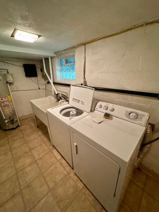 Building Photo - 1076 Thornwood Dr