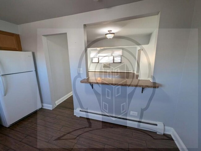 Building Photo - 2 bedroom in SKOKIE IL 60077