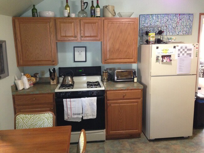 Kitchen - 2444 W 10th St