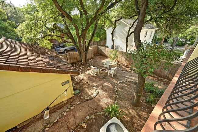 Building Photo - 2829 San Gabriel St