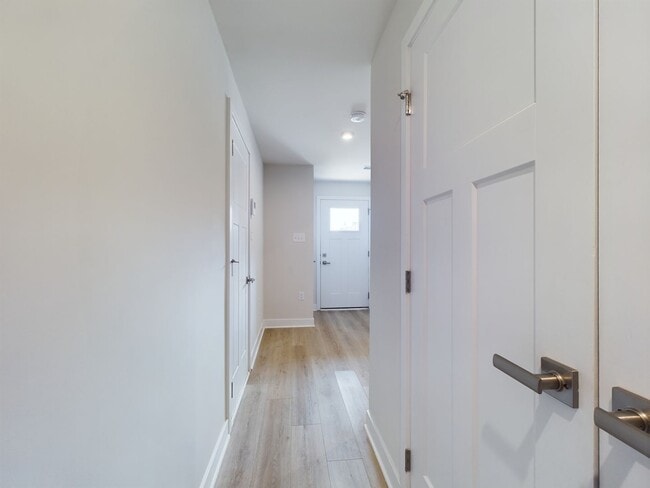 Building Photo - 301 W 20th St