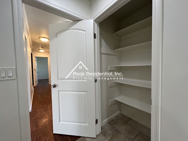 Building Photo - Updated 3bd/2ba Foothill Farms Home