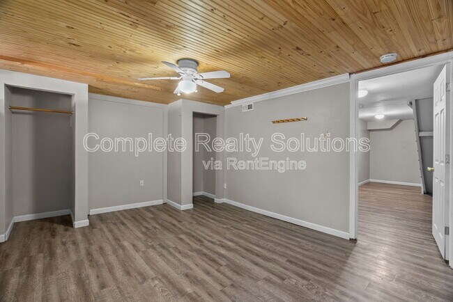 Building Photo - 8028 Wynwood Dr
