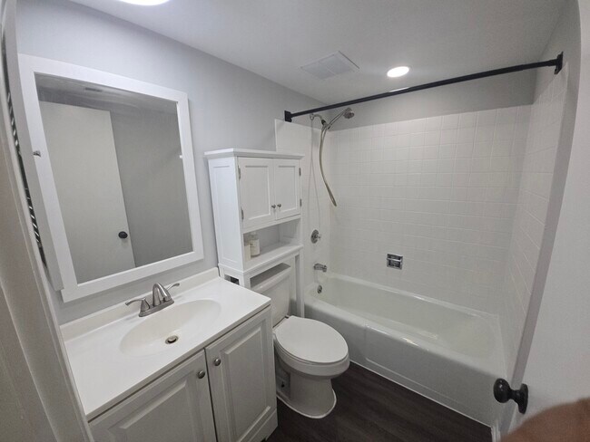 Building Photo - 122 Berwick Pl