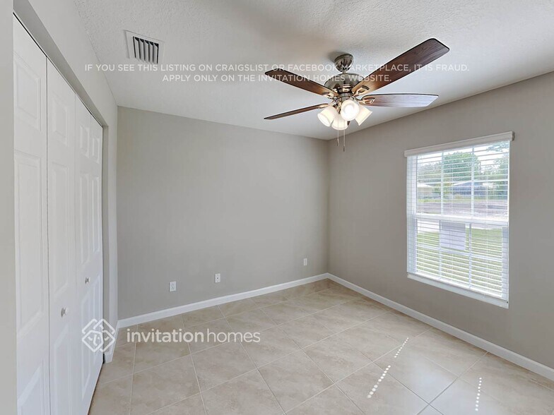 Building Photo - 373 NW Avens St