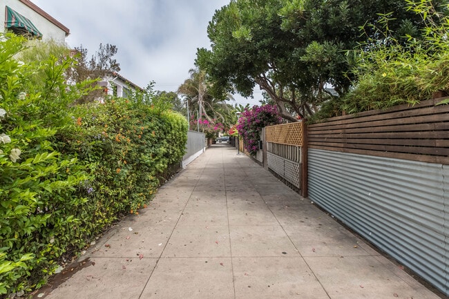 Building Photo - 25 19th Ave