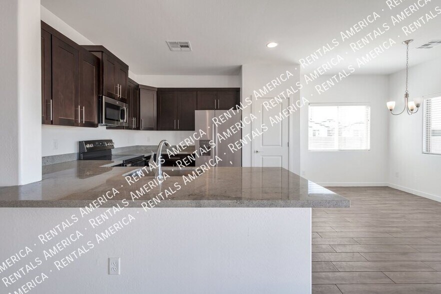 Building Photo - 35024 N Palm Dr