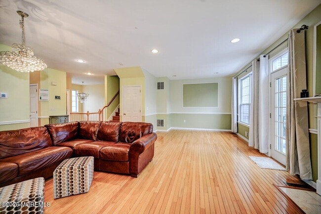 Building Photo - 319 Bernard Dr