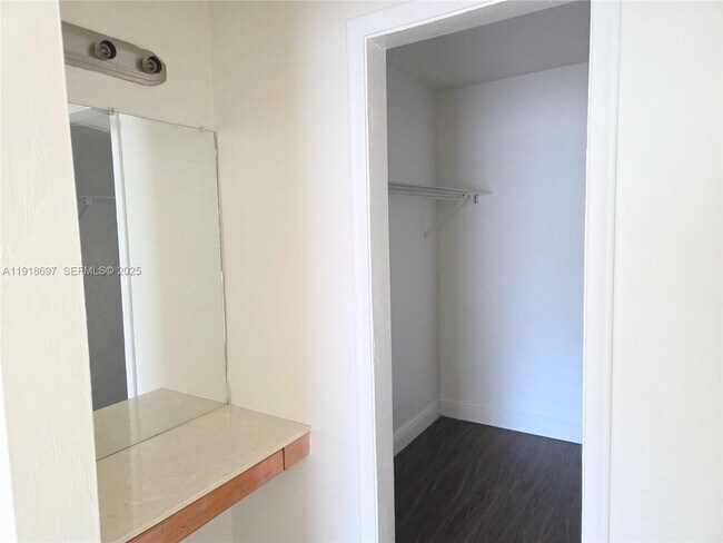 Building Photo - 5200 NW 18th Ct