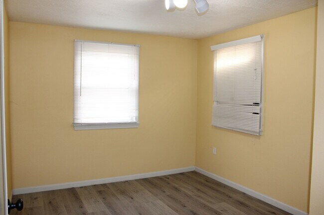 Building Photo - 760-762 N 100 W