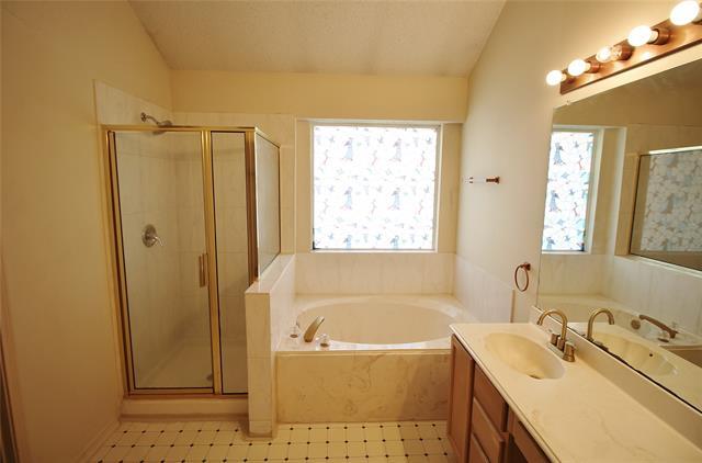 Building Photo - 2305 Valley Creek Dr