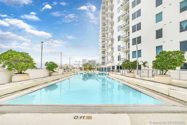 Primary Photo - 10 SW South River Dr