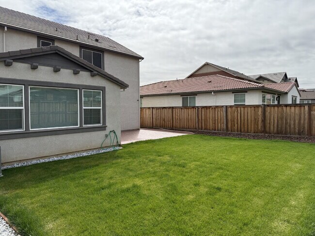 Building Photo - Beautiful 4 Bedroom, 3 Bath Home with Solar in Highly Desired Tracy Hills Community