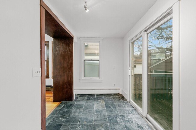 Building Photo - 1826 Franklin Ave SE