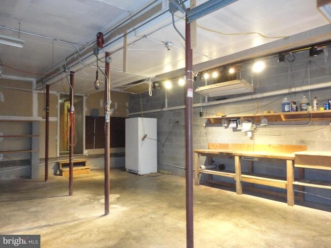 Building Photo - 814 Rustic Ln