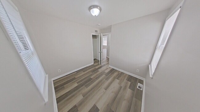 Building Photo - "3-Bedroom Home in Roseville - Spacious 1294 Sq Ft Comfort!"