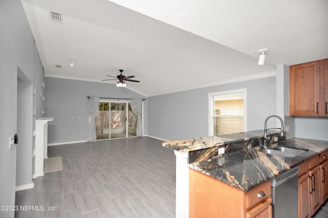 Building Photo - 757 MacKenzie Cir