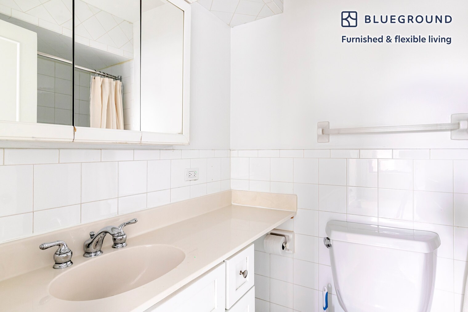 Building Photo - 200 E Chestnut St