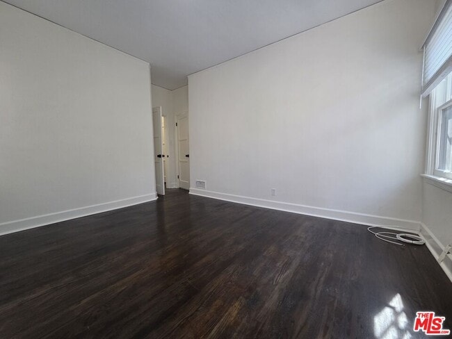 Building Photo - 107 N Sweetzer Ave