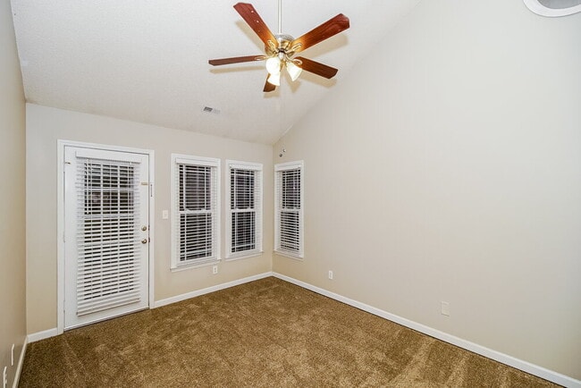 Building Photo - 7912 Trotter Rd