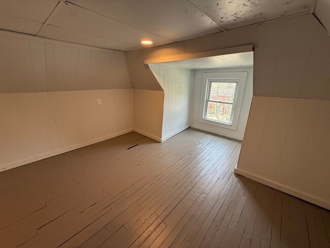 Building Photo - 2487 Walnut St