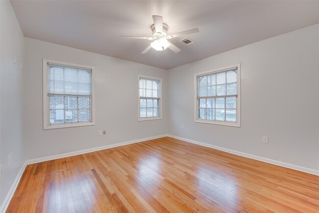 Building Photo - 4310 E Toliver St