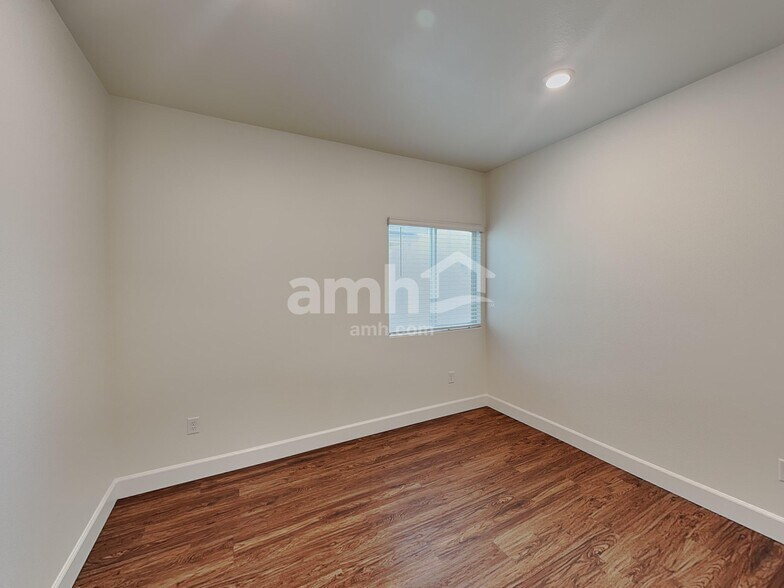 Building Photo - 341 Seville Ave