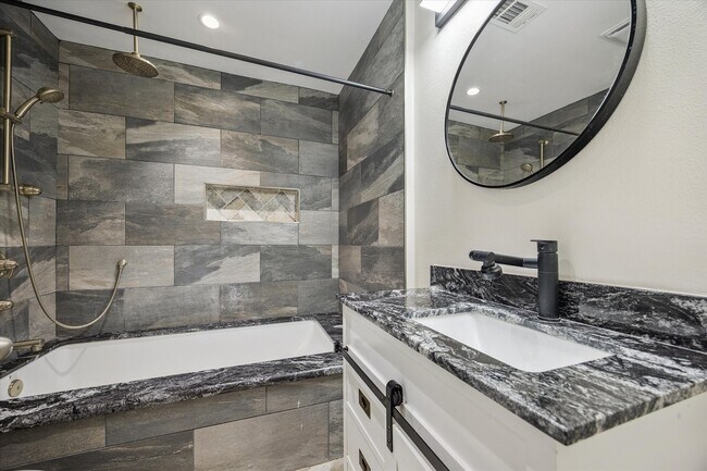 Building Photo - 1719 W 23rd St